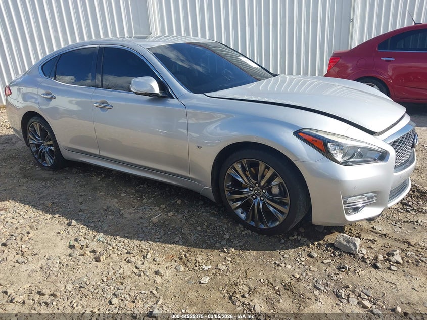 2017 INFINITI Q70 3.7