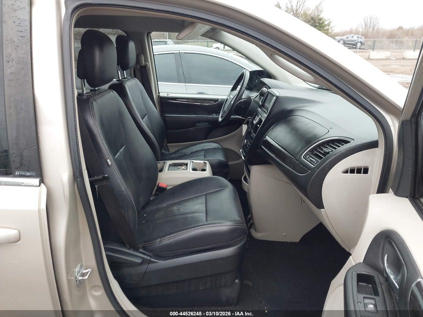 2013 Chrysler Town & Country Touring