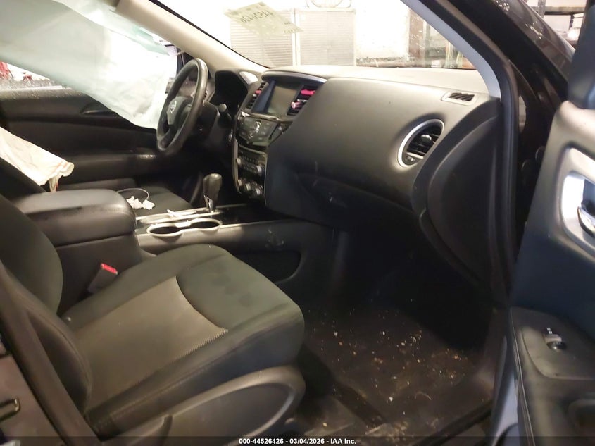 2018 Nissan Pathfinder Sv