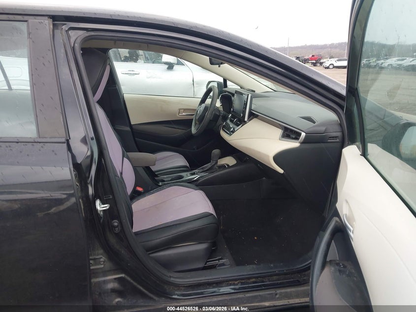 VIN 5YFEPMAE3MP235801 2021 TOYOTA COROLLA LE