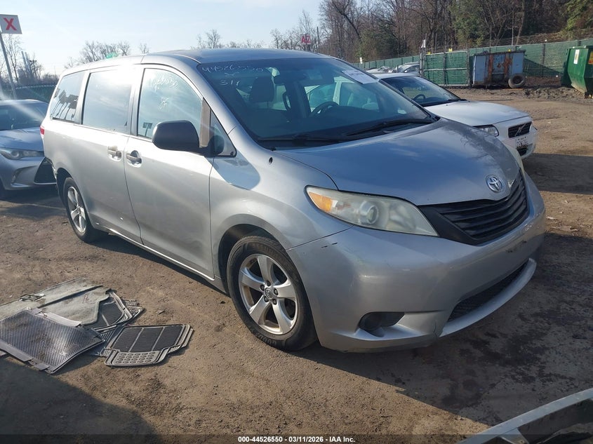 2013 Toyota Sienna L V6 7 Passenger