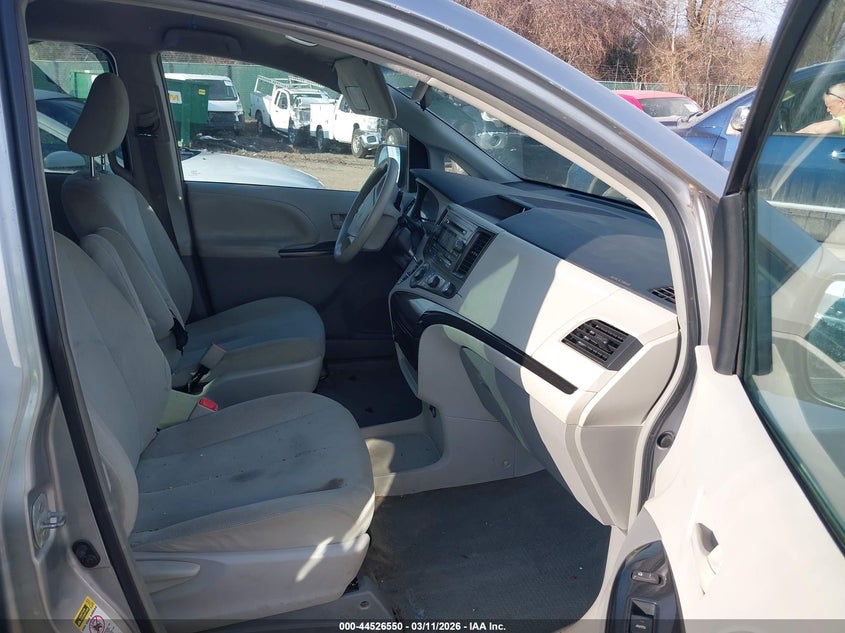 2013 Toyota Sienna L V6 7 Passenger