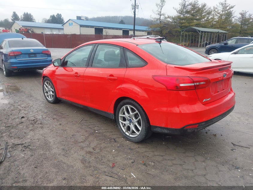 Vin: 1fadp3f23fl283238, lot: 45023483, ford focus se 20153
