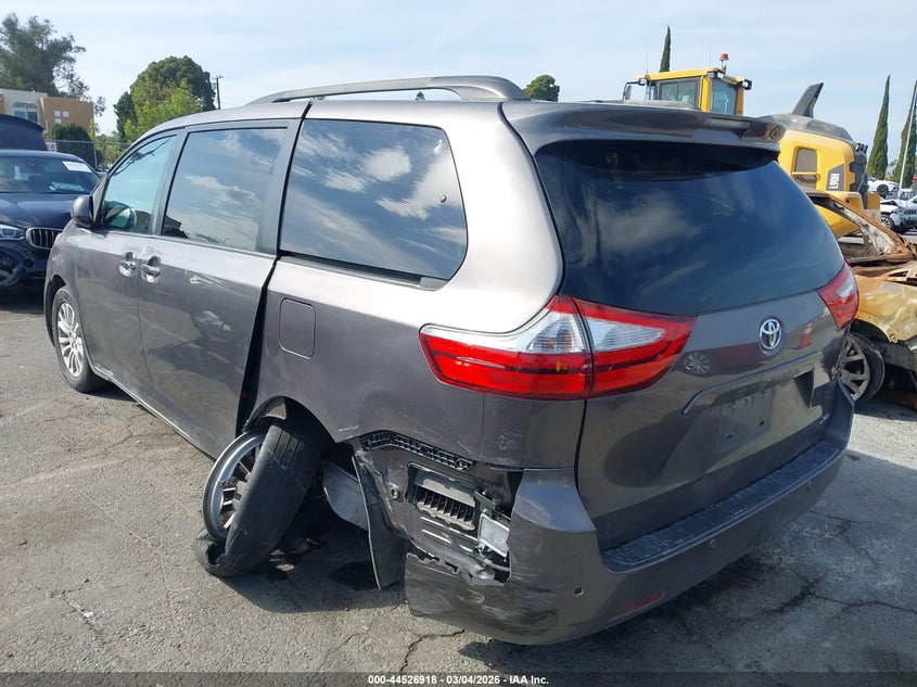 2015 Toyota Sienna Xle 8 Passenger