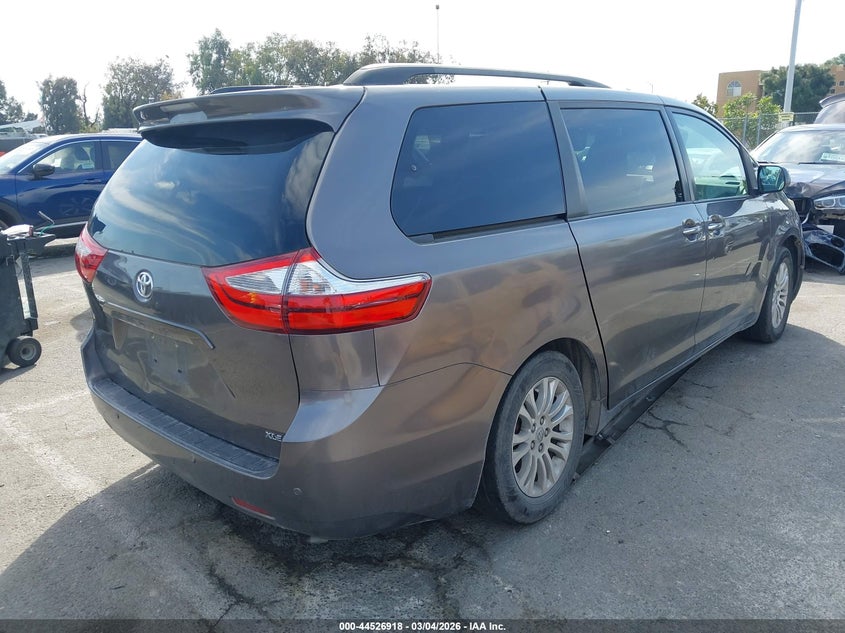 2015 Toyota Sienna Xle 8 Passenger