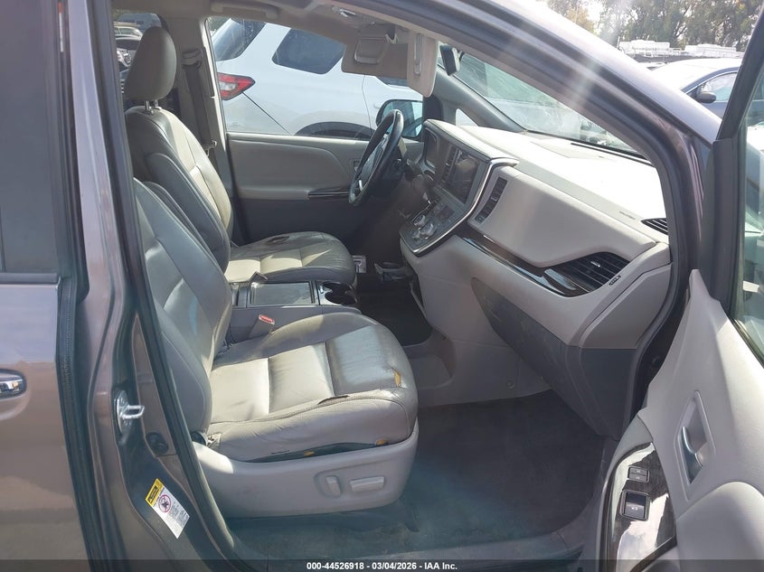 2015 Toyota Sienna Xle 8 Passenger