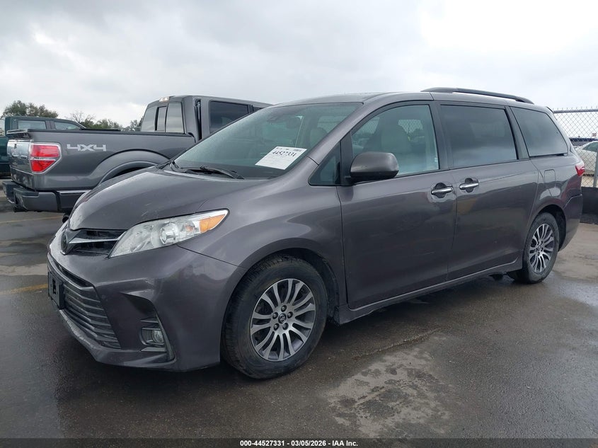 2019 Toyota Sienna Xle 8 Passenger