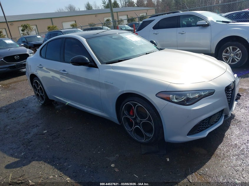 2025 Alfa Romeo Giulia Awd