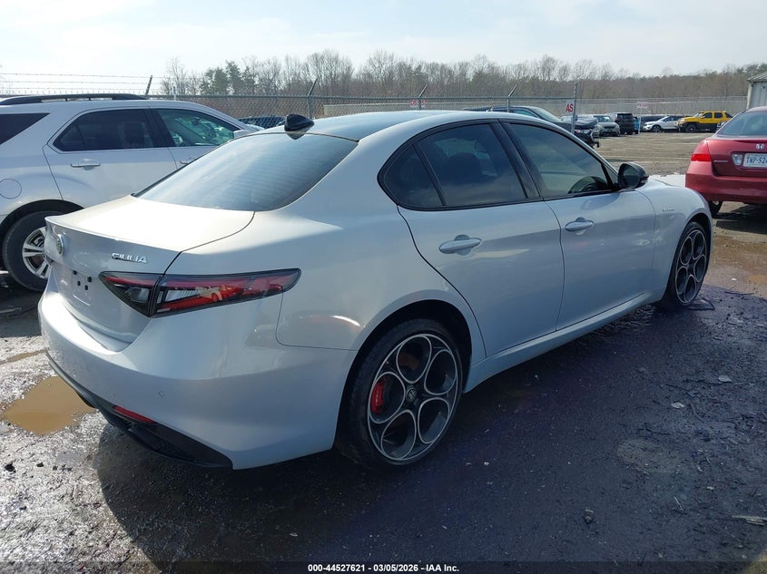 2025 Alfa Romeo Giulia Awd