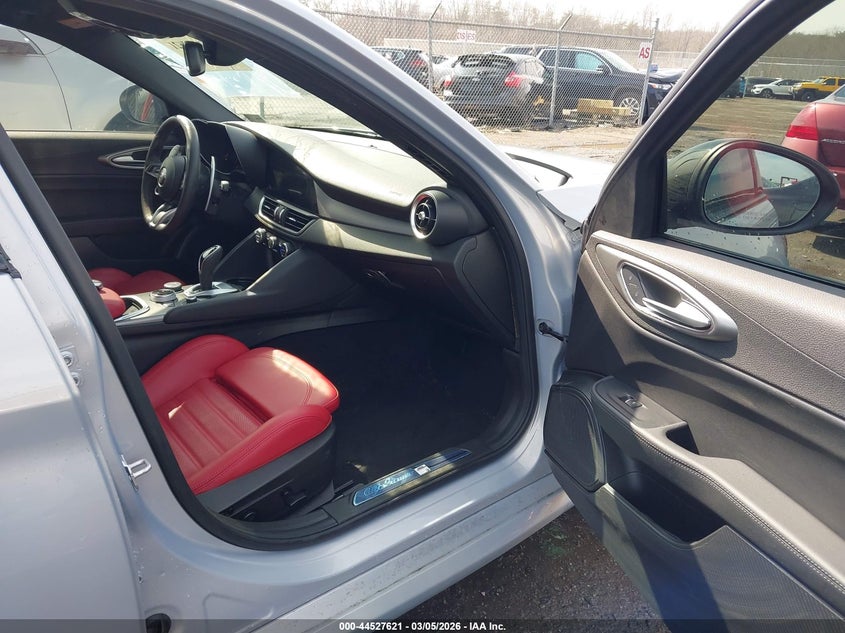 2025 Alfa Romeo Giulia Awd