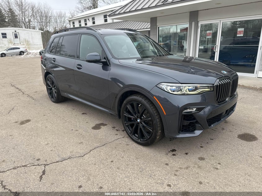 2022 BMW X7 M50I