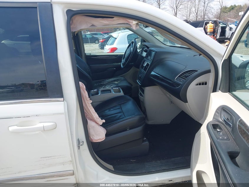 2013 Chrysler Town & Country Touring