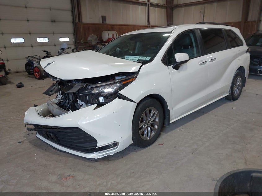 2021 Toyota Sienna Xle