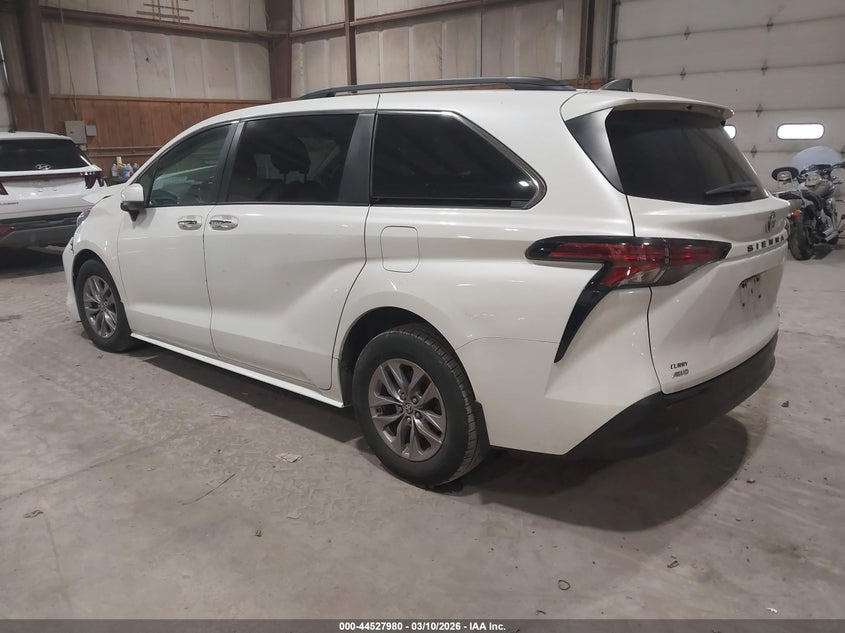 2021 Toyota Sienna Xle