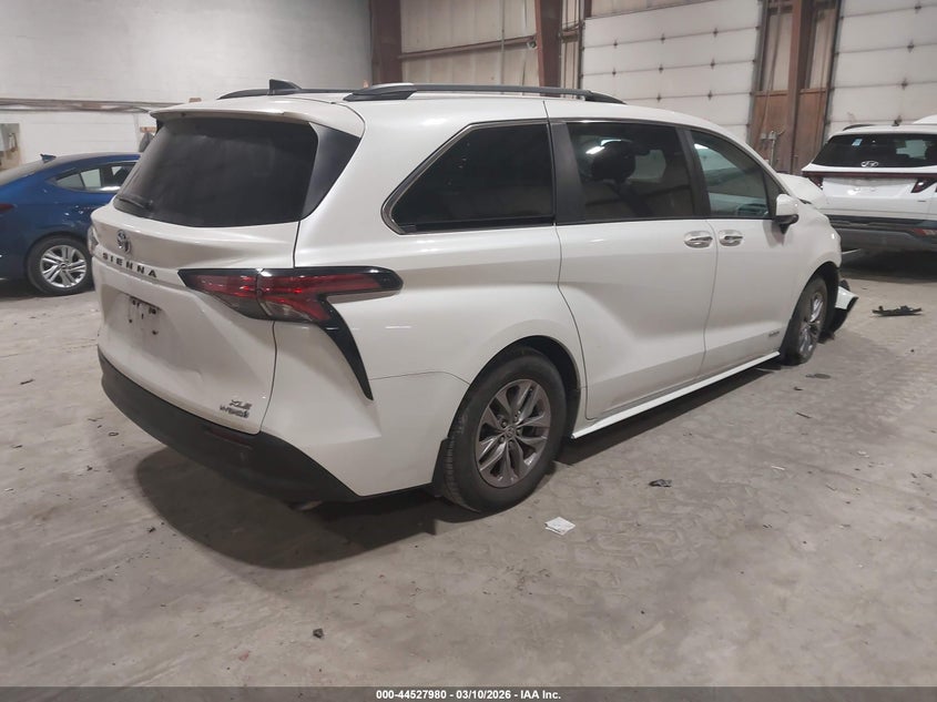 2021 Toyota Sienna Xle