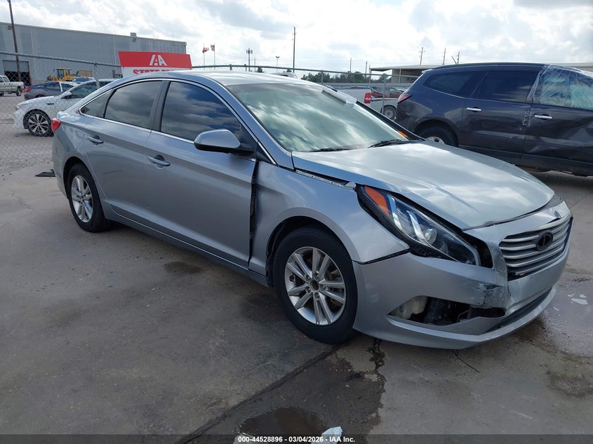 5NPE24AF7HH567699 HYUNDAI SONATA Photo 1