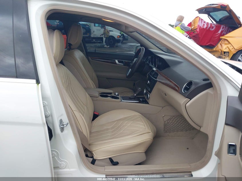 2012 Mercedes-Benz C 300 Luxury 4Matic/Sport 4Matic