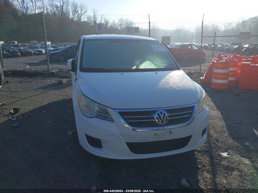 2010 Volkswagen Routan Se VIN: 2V4RW3D16AR174288 Lot: 44528954