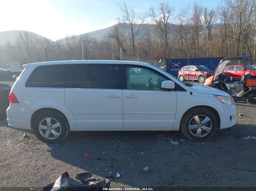 2010 Volkswagen Routan Se VIN: 2V4RW3D16AR174288 Lot: 44528954