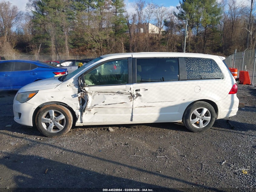 2010 Volkswagen Routan Se VIN: 2V4RW3D16AR174288 Lot: 44528954