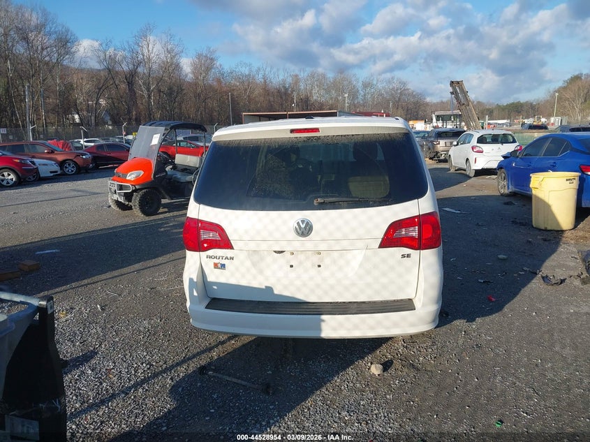 2010 Volkswagen Routan Se VIN: 2V4RW3D16AR174288 Lot: 44528954