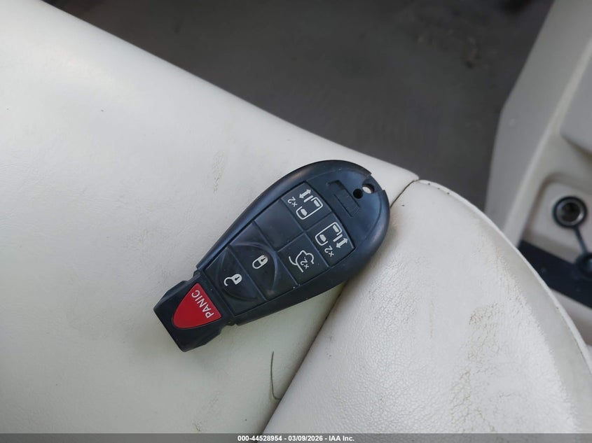 2010 Volkswagen Routan Se VIN: 2V4RW3D16AR174288 Lot: 44528954