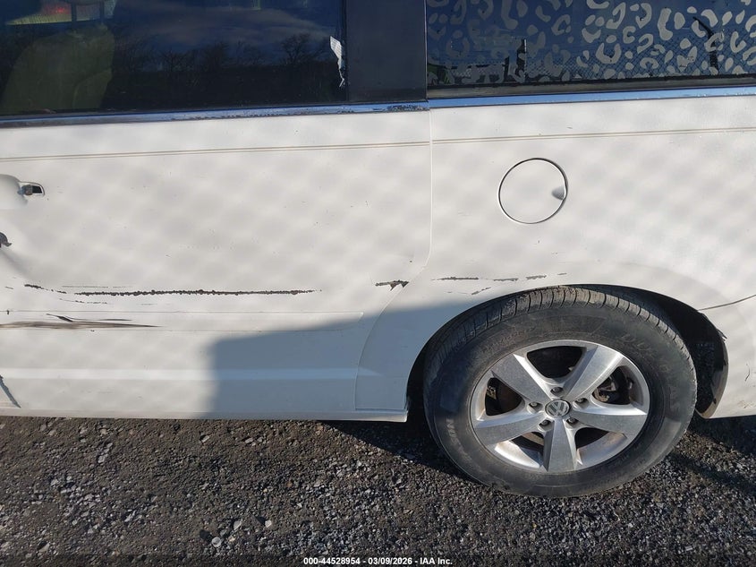 2010 Volkswagen Routan Se VIN: 2V4RW3D16AR174288 Lot: 44528954