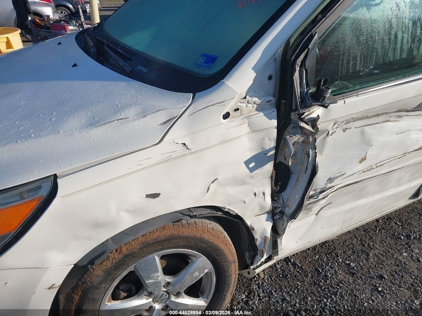 2010 Volkswagen Routan Se VIN: 2V4RW3D16AR174288 Lot: 44528954