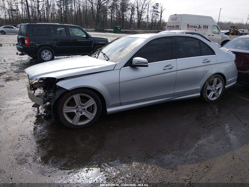2011 Mercedes-Benz C 300 Luxury 4Matic/Sport 4Matic