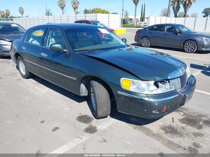 1999 Lincoln Town Car Executive