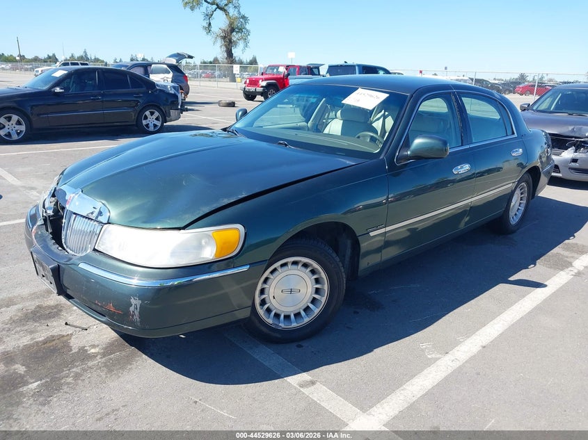 1999 Lincoln Town Car Executive