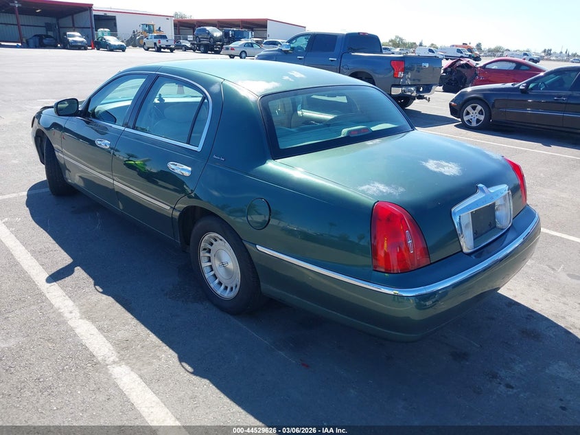 1999 Lincoln Town Car Executive