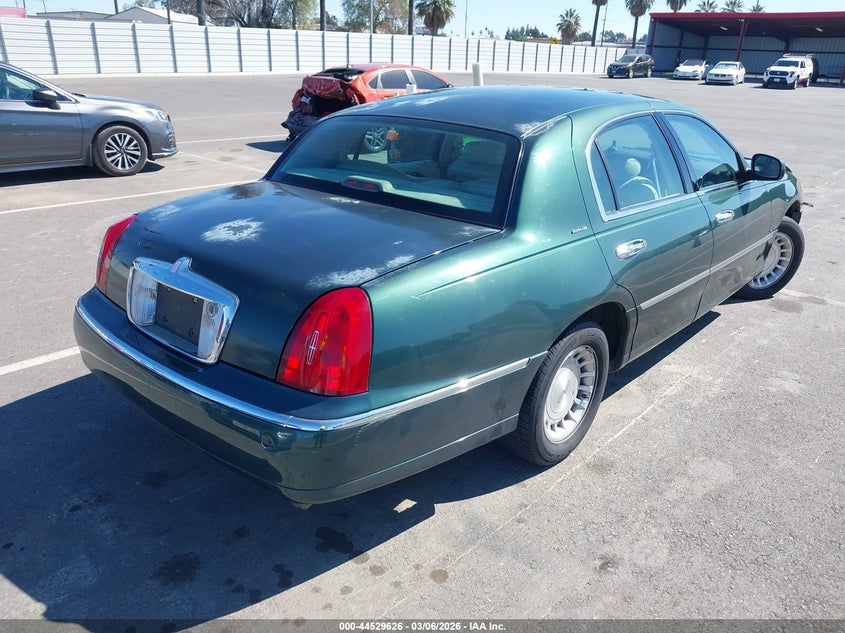 1999 Lincoln Town Car Executive