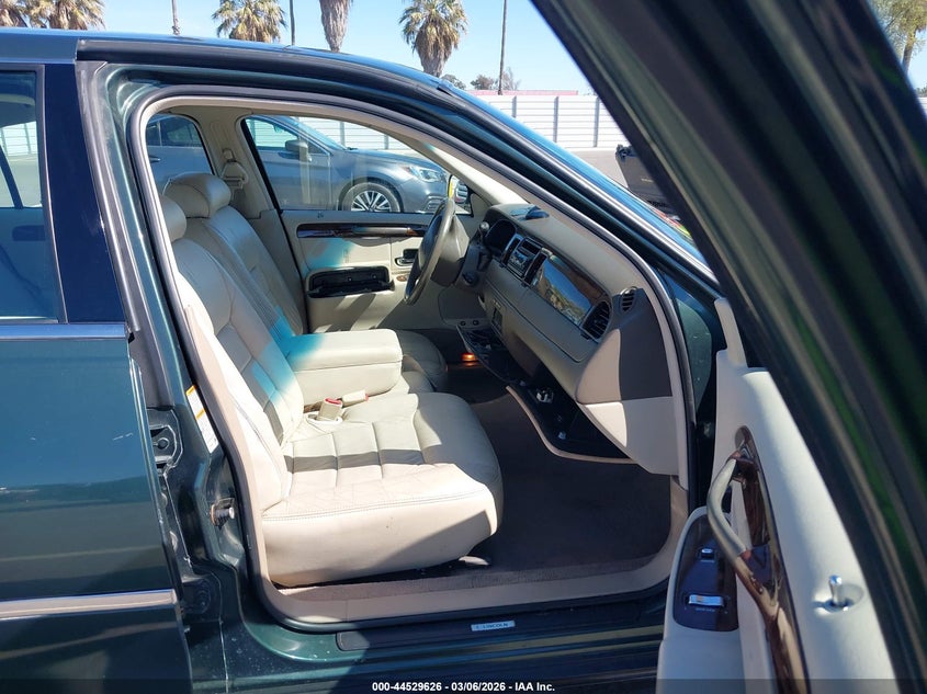 1999 Lincoln Town Car Executive