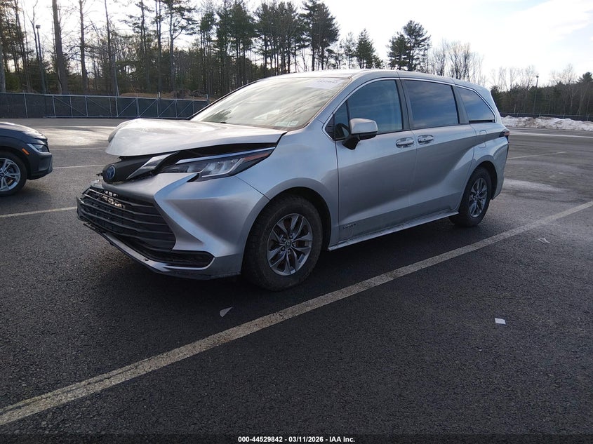 2021 Toyota Sienna Le
