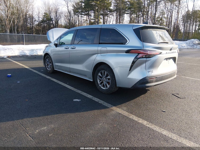 2021 Toyota Sienna Le