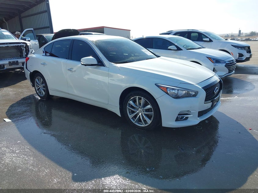 2015 Infiniti Q50 Premium