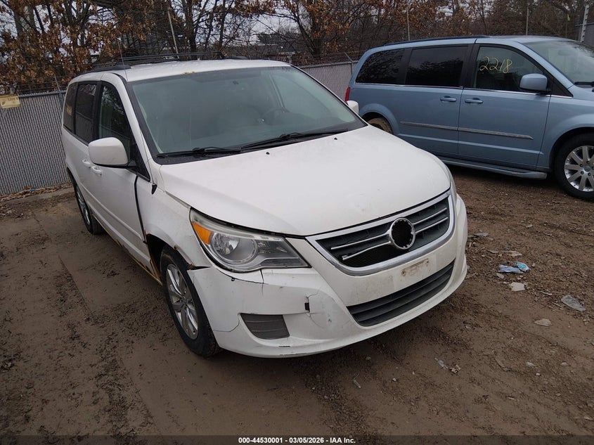 2C4RVABG7CR136015 VOLKSWAGEN ROUTAN Photo 1