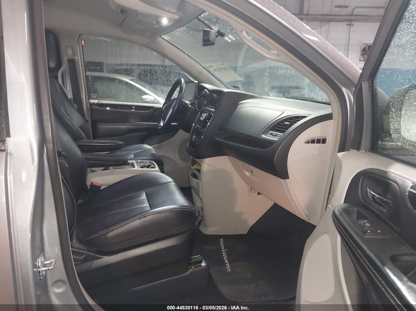 2014 Chrysler Town & Country Touring