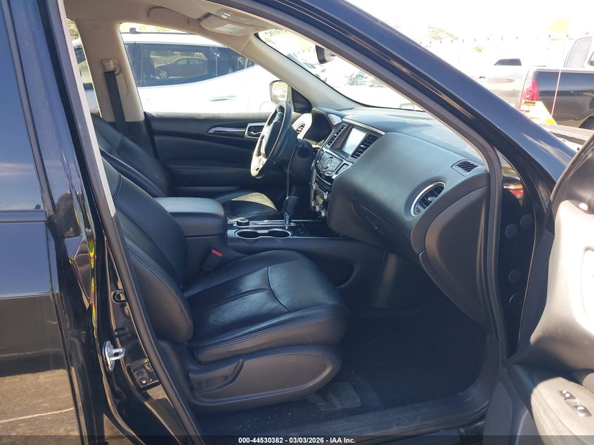 2017 Nissan Pathfinder Sv