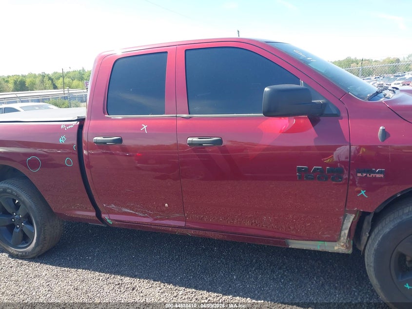 1C6RR6FTXJS322692 2018 Ram 1500 5.7 Express 4x2 6'4 Box Red