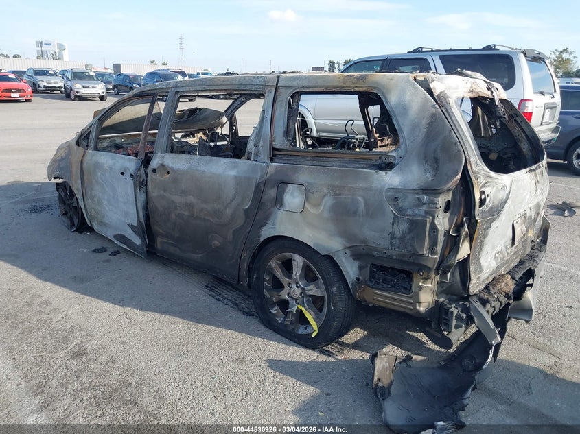2011 Toyota Sienna Se