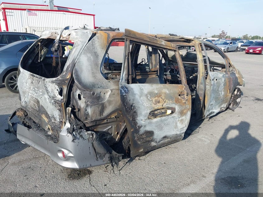 2011 Toyota Sienna Se