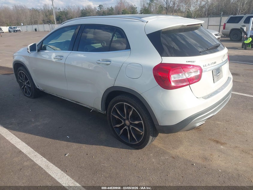 2017 MERCEDES-BENZ GLA 250 auction photo 3