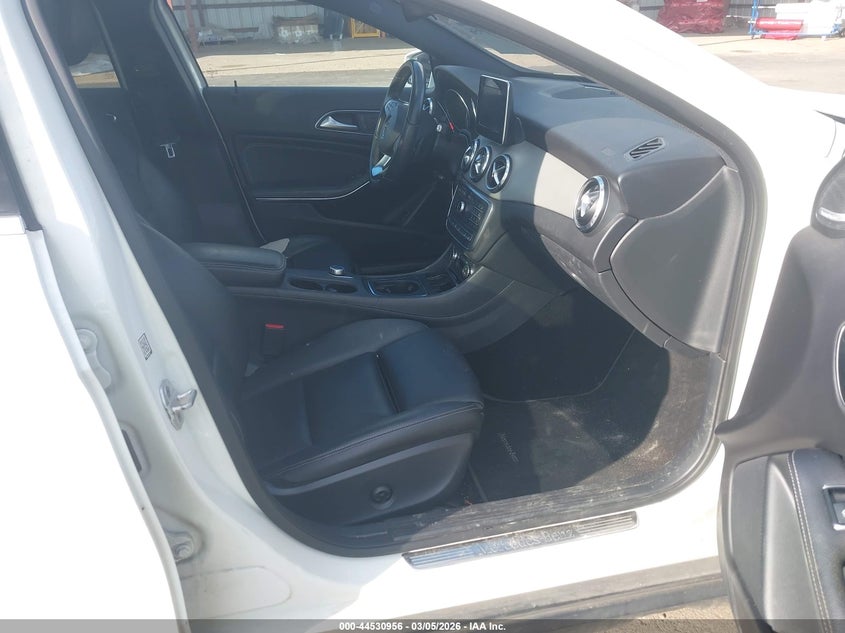 2017 MERCEDES-BENZ GLA 250 auction photo 5