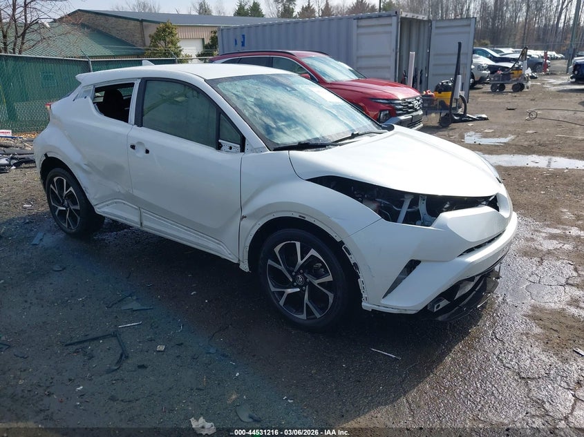 JTNKHMBX0J1010411 TOYOTA C-HR Photo 1