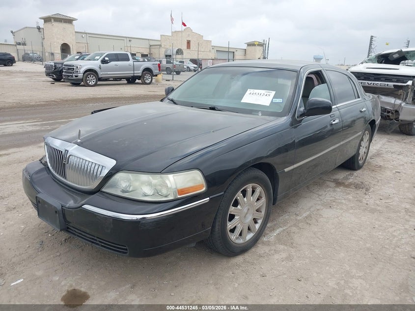 2011 Lincoln Town Car Signature Limited