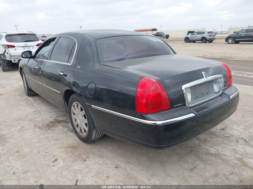 2011 Lincoln Town Car Signature Limited