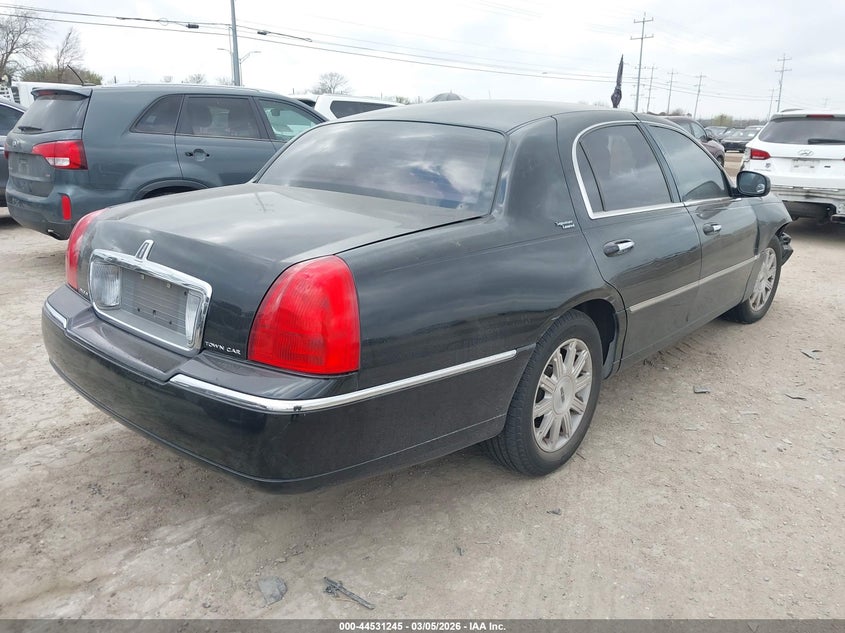 2011 Lincoln Town Car Signature Limited