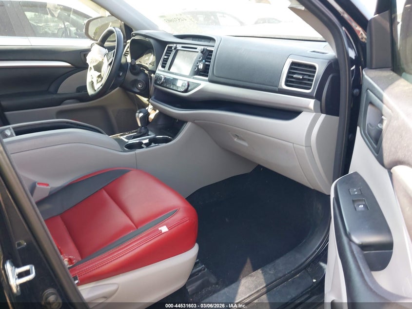 2016 Toyota Highlander Le Plus V6